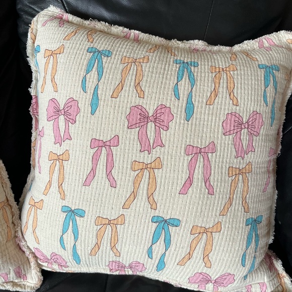 Christmas Valentine’s Set of 2 Decoration Pillows with Bows - Picture 2 of 4